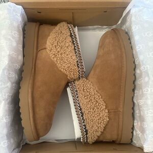 UGG classic ultra mini maxi curly boots